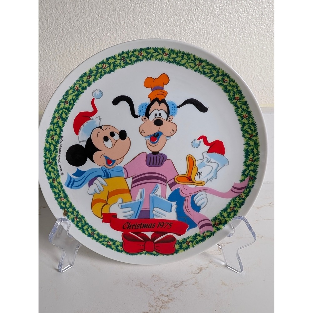 Disney Family Collector Series Christmas 1975 Plate Mickey Goofy Donald Schmid